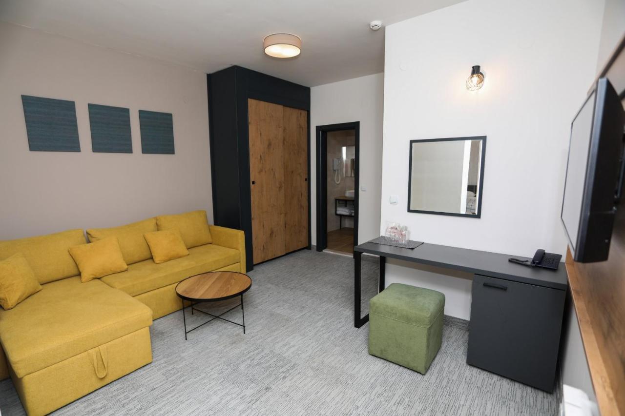 יהורינה Hotel Board מראה חיצוני תמונה