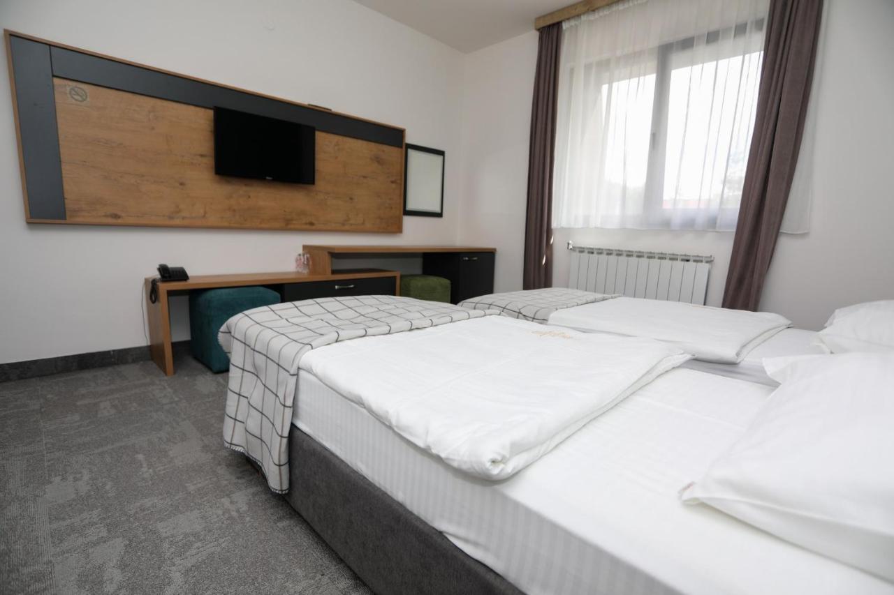 יהורינה Hotel Board מראה חיצוני תמונה